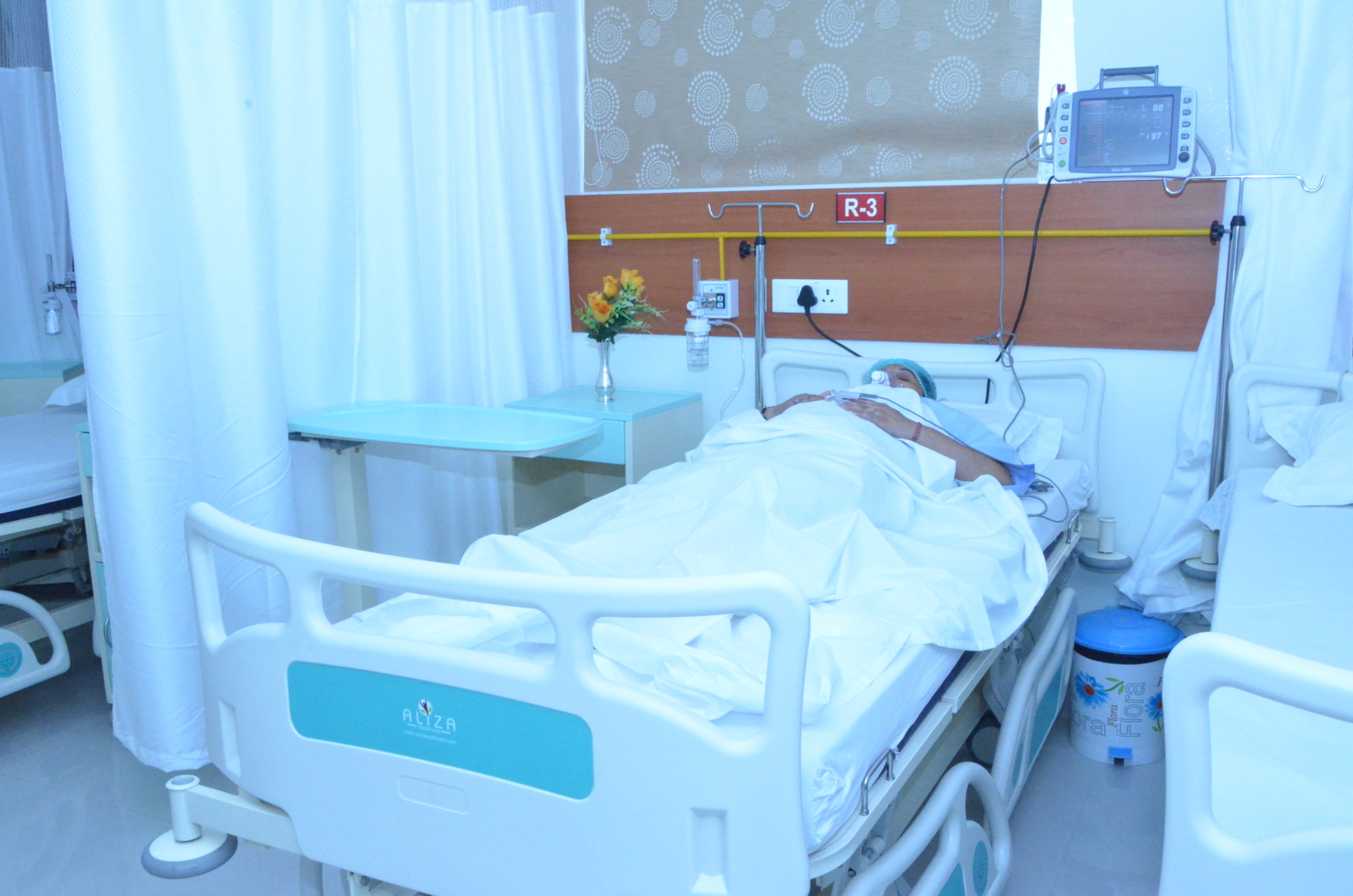 patient room at sci clinic5